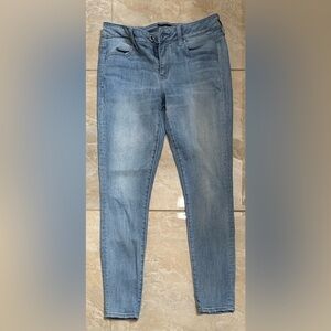 Medium wash American eagle jeans
